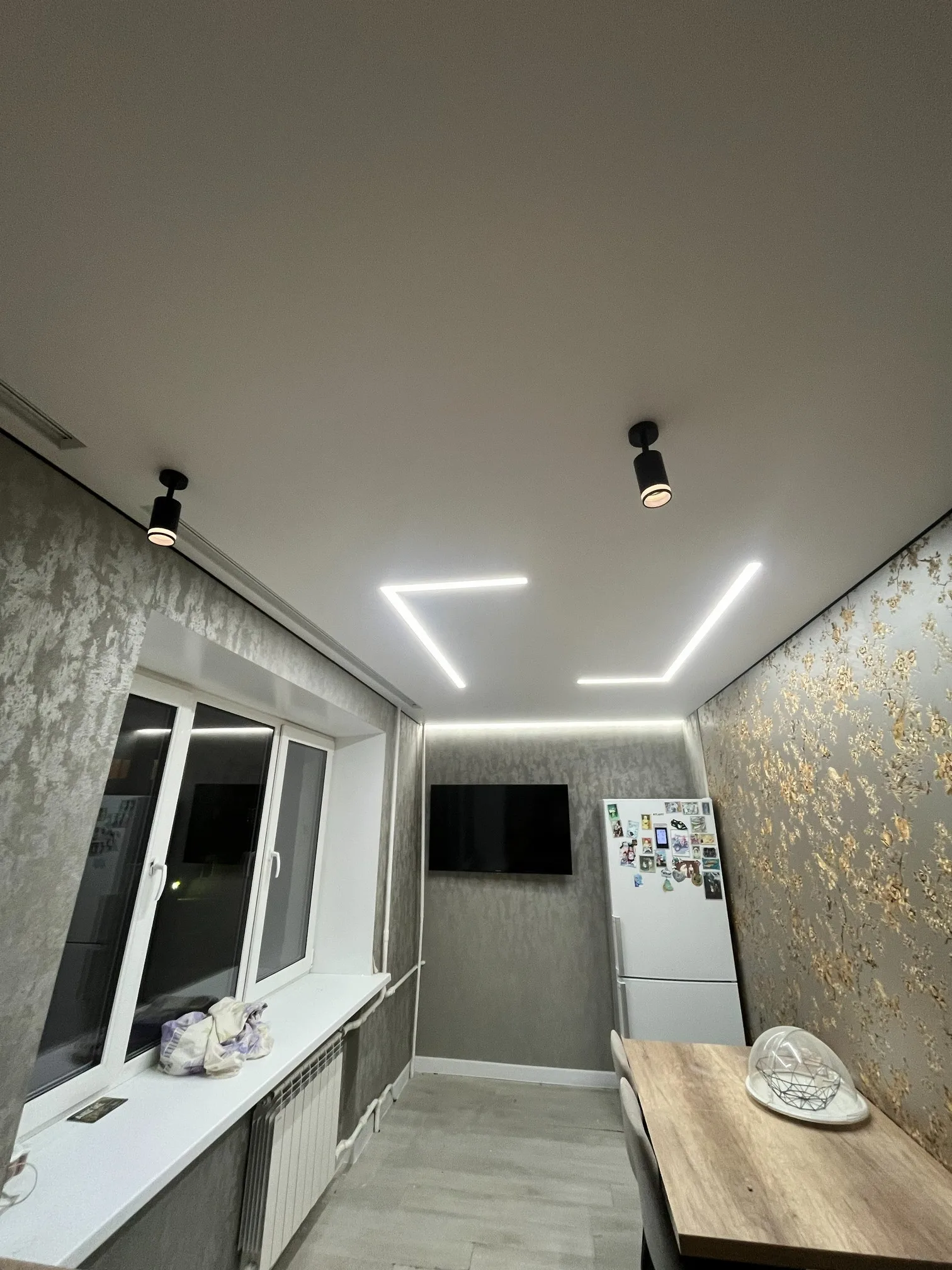 Теневой потолок в квартире